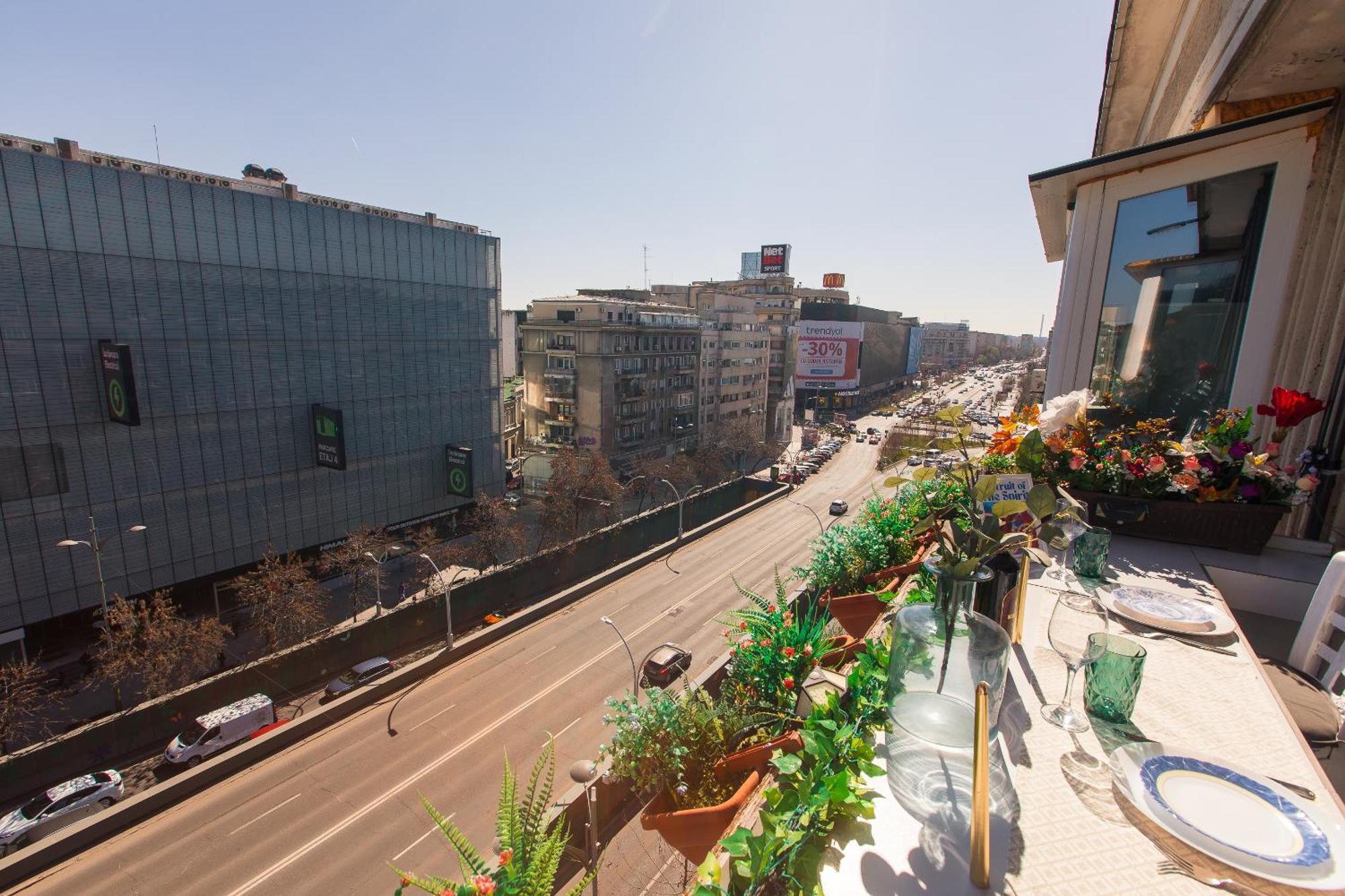 Old Town Apartment With Amazing View From The Balcony Bukarest Eksteriør billede