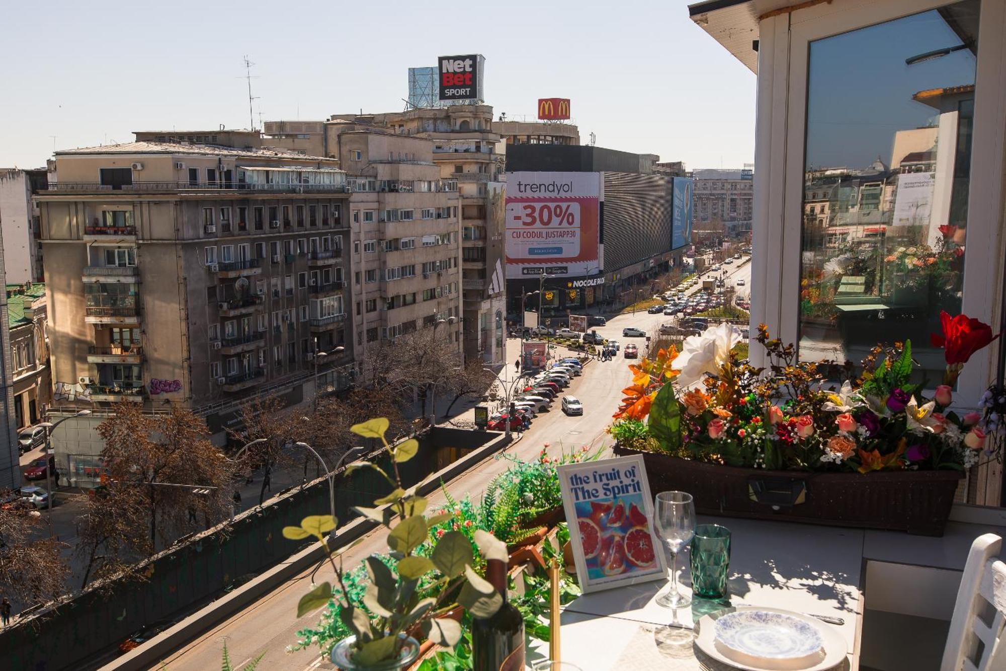 Old Town Apartment With Amazing View From The Balcony Bukarest Eksteriør billede